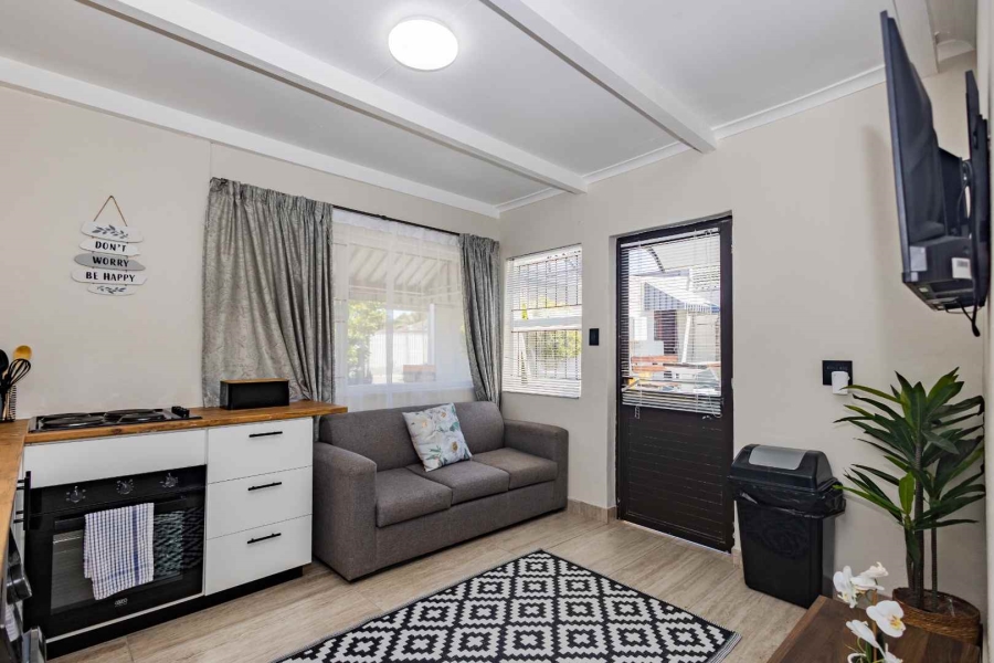 To Let 1 Bedroom Property for Rent in Oakdale Western Cape